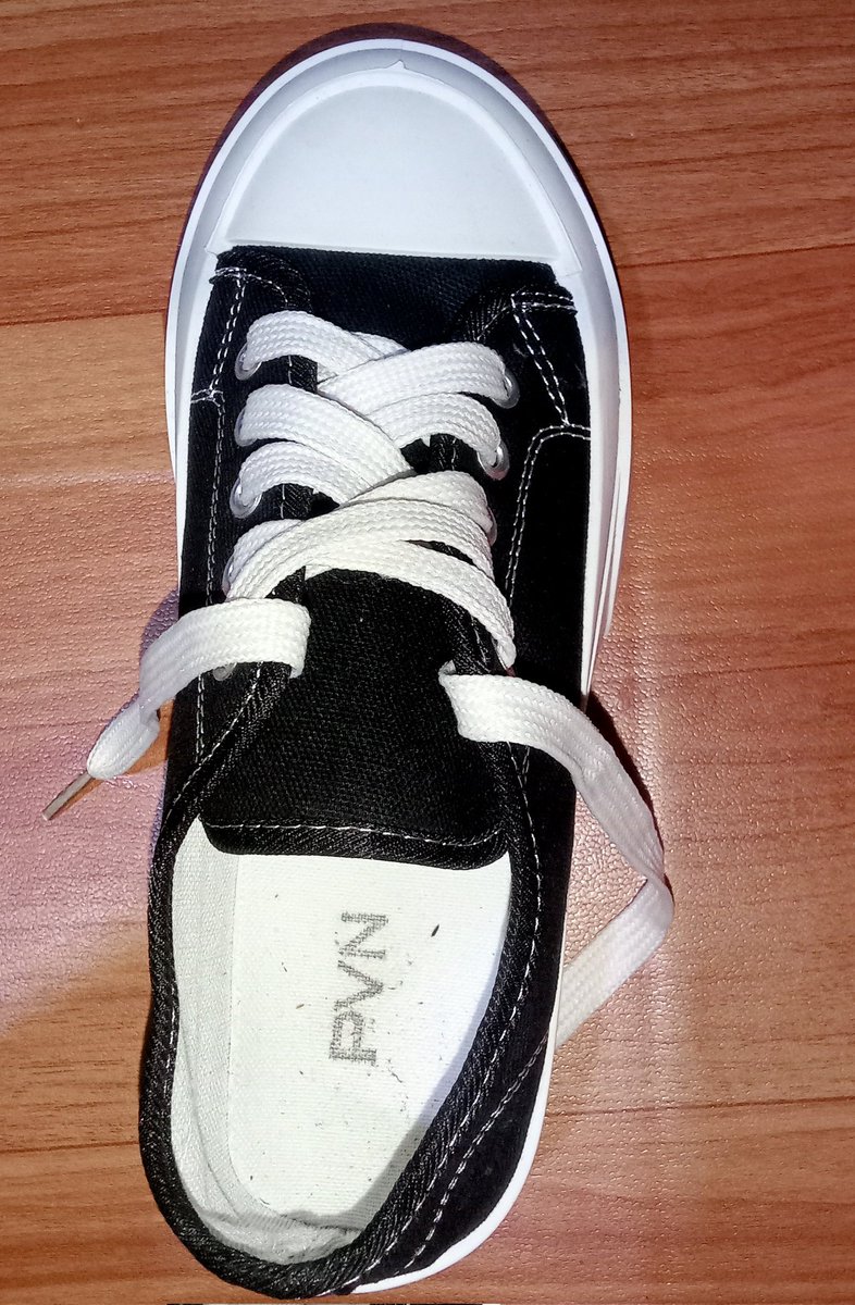 emptheticrealil's tweet photo. WTS SEPATU PVN size 39
dijual karena size kegedean
💸 70k bisa nego 
📱 bisa Co di Oren
📍 Belum pernah dipakai, keadaan masih bagus.
btw aku cewek biasanya cocok pakai size ini tapi waktu pakai sepatunya kegedean. https://t.co/pa6su0OazV