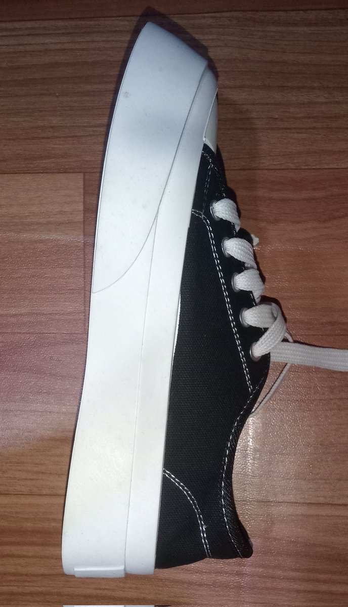 emptheticrealil's tweet photo. WTS SEPATU PVN size 39
dijual karena size kegedean
💸 70k bisa nego 
📱 bisa Co di Oren
📍 Belum pernah dipakai, keadaan masih bagus.
btw aku cewek biasanya cocok pakai size ini tapi waktu pakai sepatunya kegedean. https://t.co/pa6su0OazV