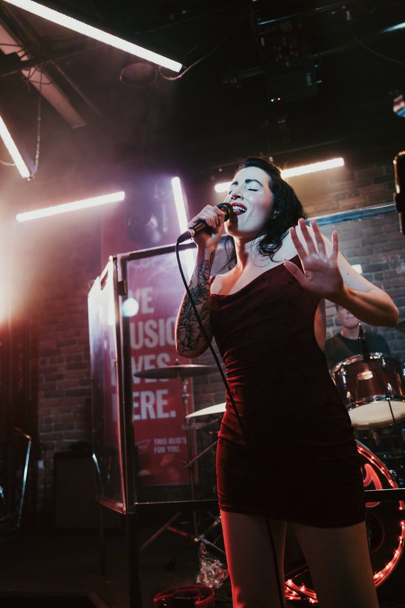 monique_angele's tweet photo. I’ll be singing with the Roxy Rollers tonight at the @RoxyVancouver at 10pm til late! 🎶🎤Come on out for a fun time! 🤘🎵🪩💃🏻
📷 © @like_mike_creative on Instagram
#roxyvancouver #roxyrollers #livemusicliveshere #partyon #saturdaynight #letsgetiton #vancouver #livemusic https://t.co/YMwv6KchnF