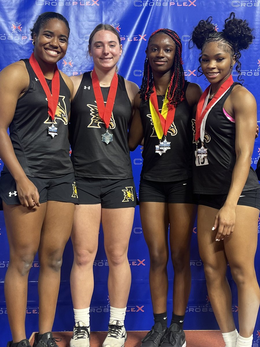 Congrats to 2 of our own running indoor track! Great job Amaya &amp; Caitlyn! 

They placed 2nd in todays 4x200 and are currently top 3 in the State!

So proud of all of them 🏃‍♀️🥎