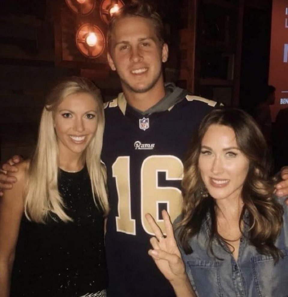Jared Goff wore his own jersey to a bar when he was a rookie 💀