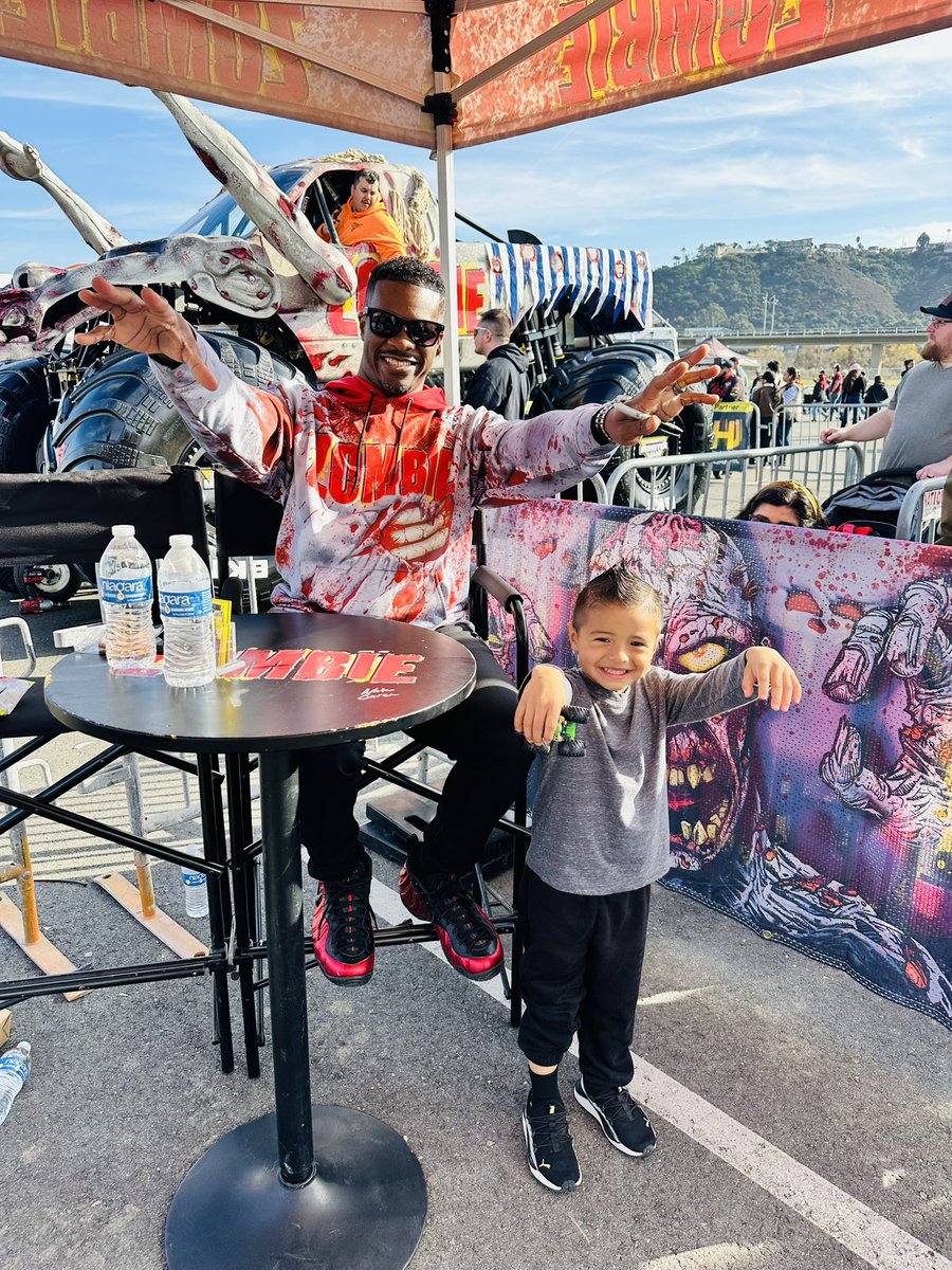 ReneeMelina's tweet photo. #monsterJam https://t.co/05nZghSn54