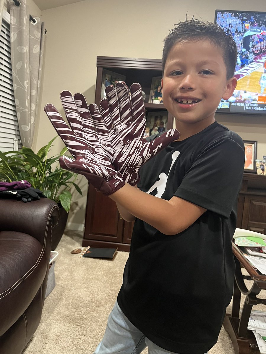rene rayos (@renerayos) on Twitter photo <a href="/ChrisMills_17/">Chris Mills II</a> thank you for your game worn gloves that you gave my son after the <a href="/FRBowl/">First Responder Bowl</a> game yesterday! He loved them! Much success to your future endeavors! Eat’em Up Cats! <a href="/ChrisMills_17/">Chris Mills II</a> thank you for your game worn gloves that you gave my son after the <a href="/FRBowl/">First Responder Bowl</a> game yesterday! He loved them! Much success to your future endeavors! Eat’em Up Cats!