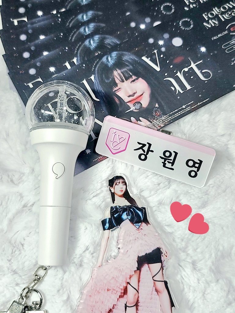 ·.˚팔로워 100괄 기념 이벤트₊:

상품- 라이트키링(한번 썼어용)+장원영 명찰+장원영 아크릴 스탠드+뒤에 보이는 비공굿
#RT #Follow 필수.ᐟ
참저삭 200rt  당발:2월1일
일회성괄=다음 이벤트 참여❌