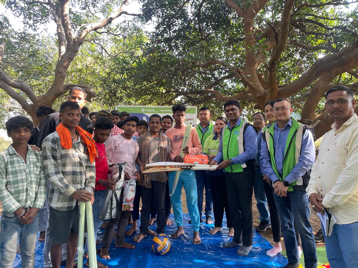 VedantaAluminum's tweet photo. Celebrating #Milaap’s 1st anniversary in #Lanjigarh! Launched on Dec 31, 2023, this #Vedanta initiative has connected 30 villages in Kalahandi, Odisha, impacting 6,000+ residents through shared meals, sports, and activities, fostering trust and unity.
#SustainableDevelopment https://t.co/kWAGDcGMc4