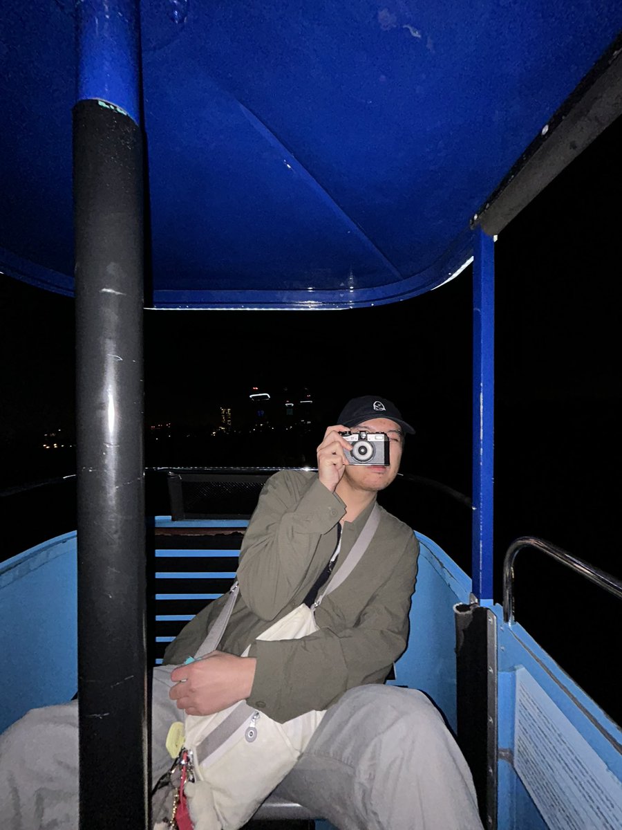 2DHIME's tweet image. They sell margaritas at the zoo