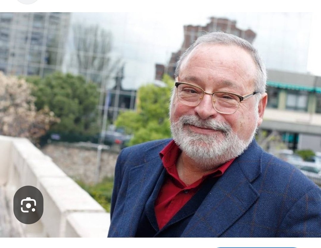 Este bellezón con el cerebro socarrado por la ultraderecha se llama Fernando Savater. Le creímos filósofo un lejano día y llama a Lalachus "la tía gorda esa"