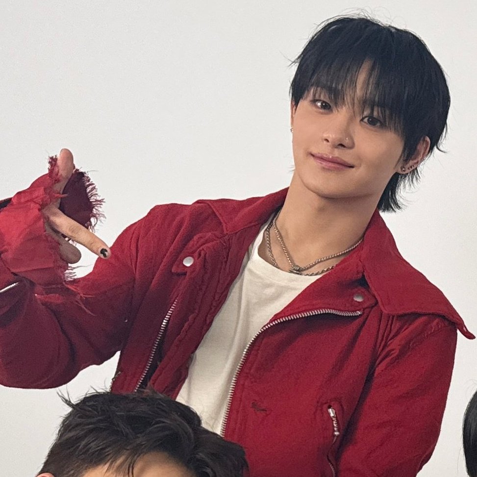 i miss jihoon’s pretty face so much