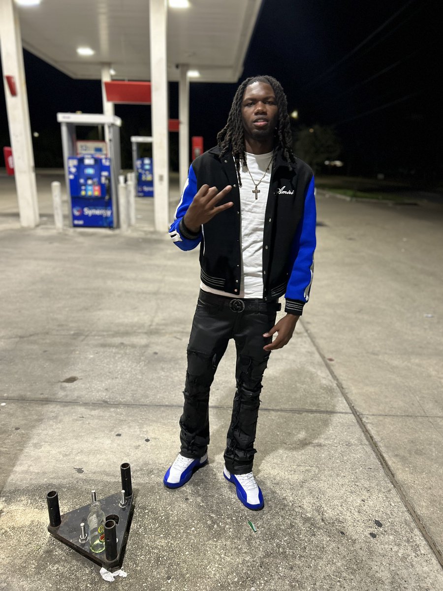 SaccboyEB's tweet photo. they starting to think im dora the way my bag talk🎒 #jordan12blueberry #jordanretro #amiri #primedup https://t.co/kzZdfZhm1e