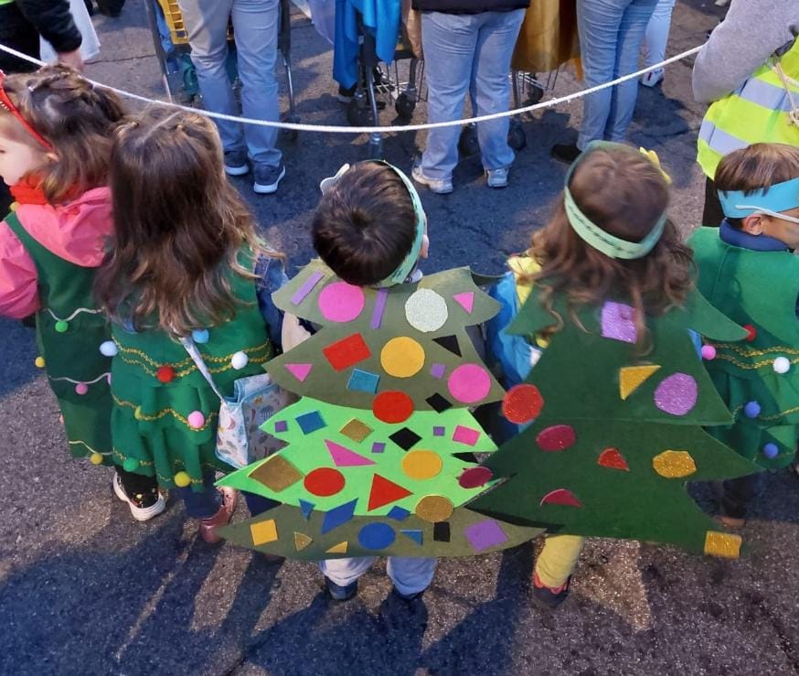 AMPA CEIP Méjico (@ampamejico) on Twitter photo Cabalgata de Reyes de <a href="/JMDCiudadLineal/">Distrito Ciudad Lineal</a>
Disfrutamos participando y ayudando a repartir ilusión🍬
<a href="/ceipmejicoMadri/">ceip méjico</a> #colegioMéjico
#reyesmagos2025 #infancia Cabalgata de Reyes de <a href="/JMDCiudadLineal/">Distrito Ciudad Lineal</a>
Disfrutamos participando y ayudando a repartir ilusión🍬
<a href="/ceipmejicoMadri/">ceip méjico</a> #colegioMéjico
#reyesmagos2025 #infancia
