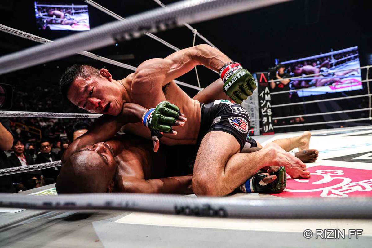 mmaofficials_jp's tweet photo. 12.31さいたま｜#RIZIN49
■第13試合 RIZINフライ級タイトルマッチ5分3R
〇堀口恭司
判定3-0
×エンカジムーロ・ズールー
レフェリー：福田正人
ジャッジ
松宮智生/赤・堀口 [D 0-0/ A 30-0/ G 20-0]
橋本    貴/赤・堀口 [D 0-0/ A 30-0/ G 20-0]
石川喬也/赤・堀口 [D 0-0/ A 30-0/ G 20-0]
#JMOC_DEC https://t.co/NWgNRihDR9