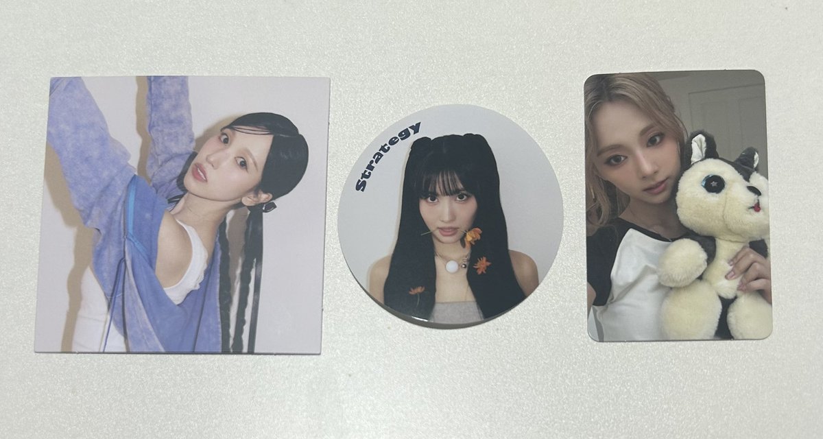 99Cy_23's tweet photo. TWICE トレカ 交換

求　同種チェヨン(画像1枚目)
譲　画像2、3、4枚目

同種での交換のみです
郵送にて交換お願いいたします

 #TWICE交換 
#TWICE
#STRATEGY https://t.co/WChBoqAs9M