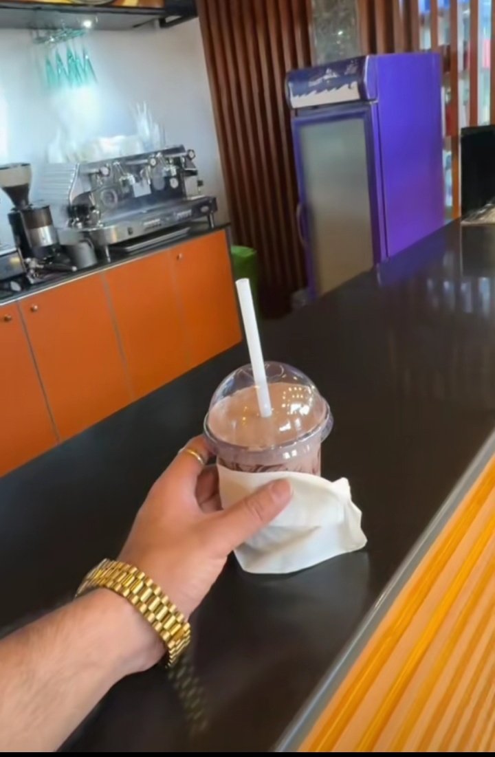 السلام علیکم 💞
ایماندار رہیں ،سیدھے نہیں  
غلطیاں معاف کیجئے ، چلاکیاں نہیں