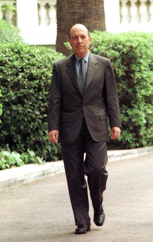 RenosLek's tweet photo. Κώστας Σημίτης: Ξεχωριστή πολιτική προσωπικότητα. Σημάδεψε με τις επιλογές του τη χώρα και την μεταπολιτευτική πολιτική ζωή της. Τολμηρός μεταρρυθμιστής. Μεγάλος Ευρωπαϊστής. https://t.co/IO6H04XmQ5