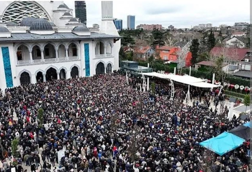Türk müziğinin usta sanatçısı Ferdi Tayfur’a Allah’tan rahmet; ailesine ve sevenlerine başsağlığı dilerim.