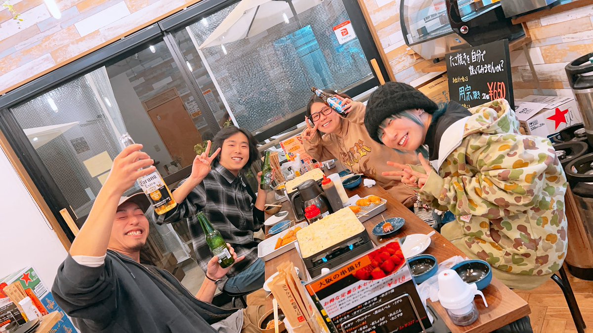takosuma812's tweet photo. たこ焼き&スマイルのお母さんです🐙🔥

元旦より沢山のご来店ありがとうございます㊗️🙏
用宗店では、ご自身で焼くたこ焼きが有難い事に大好評頂いております😌

飲み食べ放題(用宗店のみ)もメニューに加わりパワーアップ‼️
1/10〜飲み食べ放題ご予約承っております！
是非この機会に本場大阪のたこ焼きを思う存分お楽しみ下さい♪😊

#たこすま
#用宗
#用宗RADIOLUSH店
#焼津
#焼津駅前店