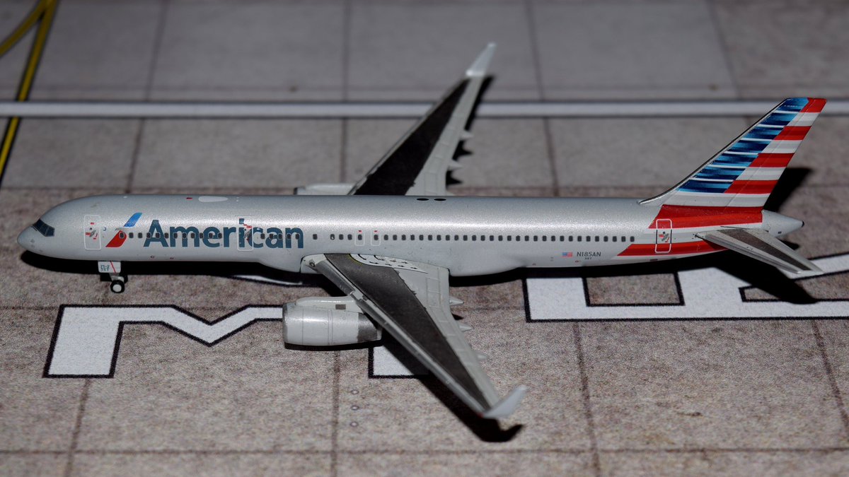 AdamDH67's tweet photo. American Airlines 756-200
1:400 scale

#americanairlines #aa #Boeing #757 #boeing757 https://t.co/vsqXkBJY5z