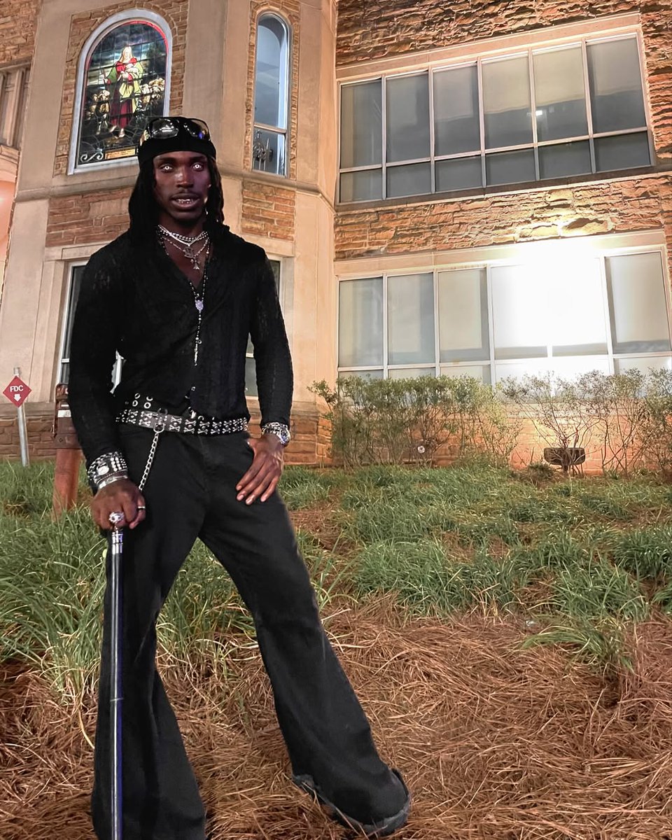 "Two tickets for Nosferatu, please"   ft. @Kwasikao &amp; <a href="/GlamGothBeauty/">𝓜𝓪𝓻𝓵𝓮𝔂 𝓑𝓵𝓸𝓸𝓭𝓻𝓸𝓼𝓮 🥀</a> serving Ghanaian gothic excellence