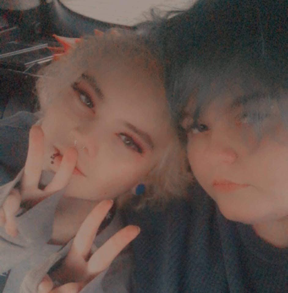 4n0nym0u53_4rt's tweet photo. i caught stomach bug
me (left) and @CheezeD00dles (right)

#art #art2025 #artist2025 #artontwitter #artistontwitter #arttwitter #arttwt #artx #digitalart #digitalsketch #sketch #artmoots #comissions #commissionsopen #drawing #draw #pencil #pen https://t.co/D8hNVzFXgH