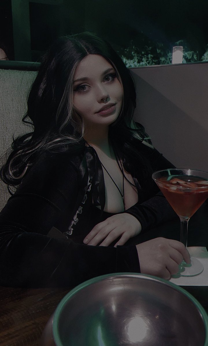 jiangshibunnie's tweet photo. Awkward restaurant selfies bc Iโm a fan of the new hair ๐คโจ๐ฝ๏ธ https://t.co/j3Pm4WuFj5