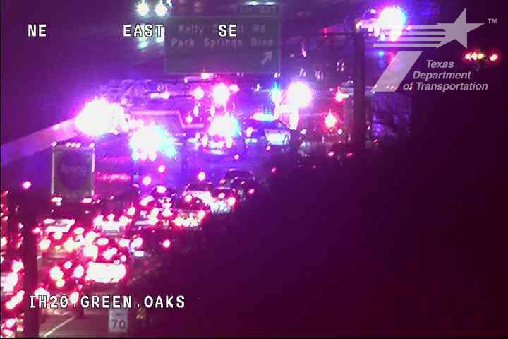 krldtraffic's tweet photo. RED ALERT - #Arlington: EB I-20 @ Green Oaks all lanes closed due to a multi veicle crash. Traffic must exit at Kelly Elliot/Park Springs. Alternate routes encouraged. @KRLD #KRLDTraffic #1080KRLD #trafficalert @TxDOTFortWorth #Waze #ArlingtonPD #DFWScanner https://t.co/Apg7zOh9ju