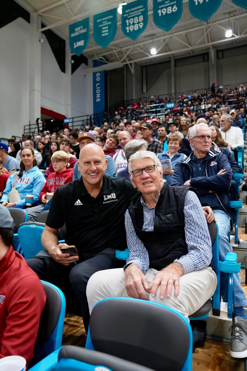 lmulionsMBB's tweet photo. Legends in the building!

Welcome back LMU Hall of Famers Coach Paul Westhead and Jeff Fryer ‼️🏆 https://t.co/AIXACosAPx