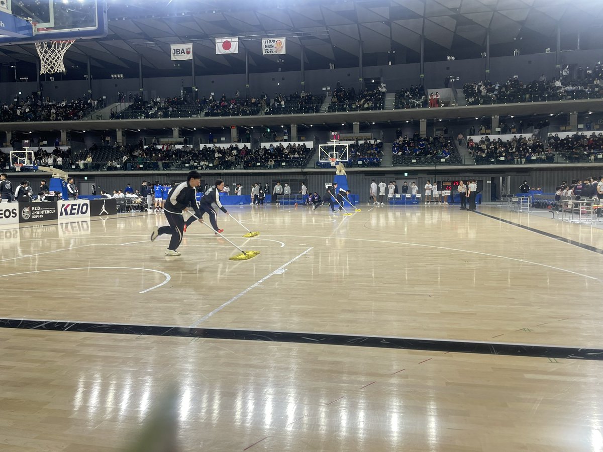 SBA_division's tweet photo. きしき会長発『埼玉バスケ応援隊』
【速報】Jrウインターカップ2024 (武蔵野の森総合スポーツプラザ体 にて)
女子2回戦
前半終了!
#たんぽぽ (埼玉) 24
#Jsphere (愛知) 27
2ビリは一進一退、相手チームのインサイドやリバウンドに苦戦してますが、後半の奮起を期待しています!
#吉敷賢一郎
#埼玉県バスケットボール協会
#埼玉県 #Jrウインターカップ