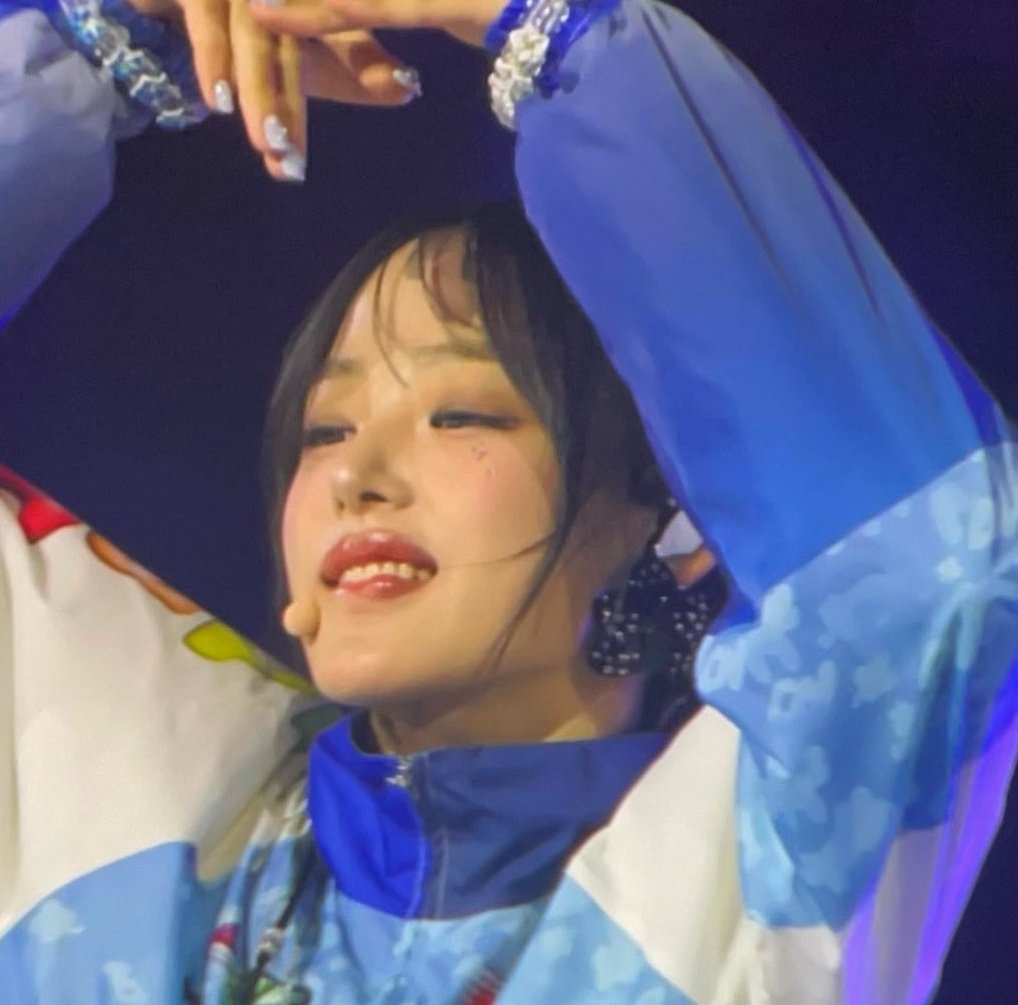 kangcatnipz's tweet image. thinking about how insane she is