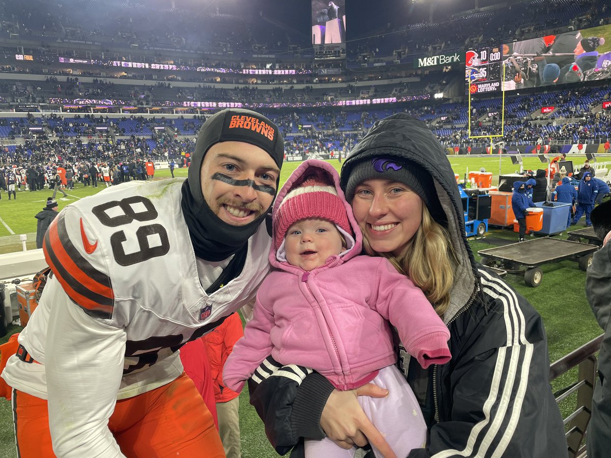 RonDavisJr4's tweet photo. @KadenDavis23 Biggest Fans🥰 Cheyenne, Roni, MommaD &amp; Shawn made it ✈️ Wichita➡️Chicago➡️Baltimore
#Family https://t.co/k2tMhk7E5J