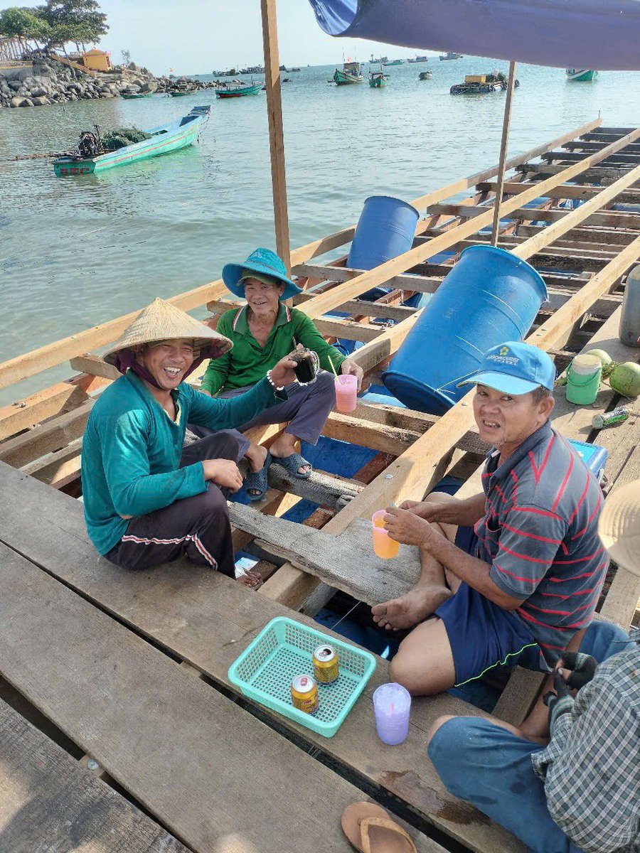 leminhdo's tweet photo. Một Nhà Hàng phục vụ ăn uống trên biển đang được hình thành. Sẽ là một điểm checkin thú vị và là điểm ăn uống tuyệt vời dành cho du khách đợt tết này..  Mọi người có thể bấm follow mình để theo dõi quá trình triển khai nhà hàng nổi trên biển này nhé. https://t.co/zBhXscGfdj