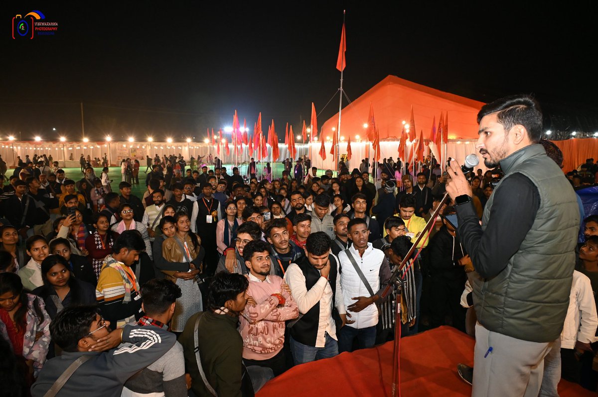 NavneetSharmamp's tweet photo. राष्ट्र के लिए मान-सम्मान रहे...
हर एक दिल में हिन्दुस्तान रहे...!! https://t.co/bC1u7wngvu