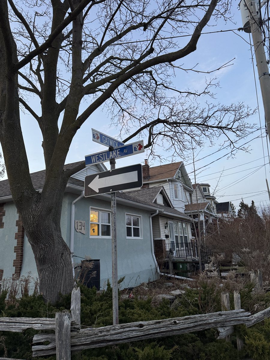 LJDEM's tweet image. . @311Toronto it seems the street signs at the north east corner of Westlake Ave and Gatwick Ave (East York) have twisted out of place, they face the wrong directions (photo looking north on Westlake, should show crossing gatwick not Westlake)