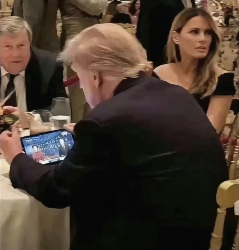 特朗普任期期对中国征收关税施压，中国人称特朗普为（川建国）-中国发展进程中的建设者，寓意特朗普通过破坏美国霸权助攻中国建设。
jianguo
这个ip很meme也带有政治属性。
以太唯一 5.7k
0x771e225a70d604f0c657bc0ec06de0bcc3333466
sol唯一 14K
5VN49h2uyUodgdvCVdM8YgJMBNaPQX6F8tyDH9X12aAk