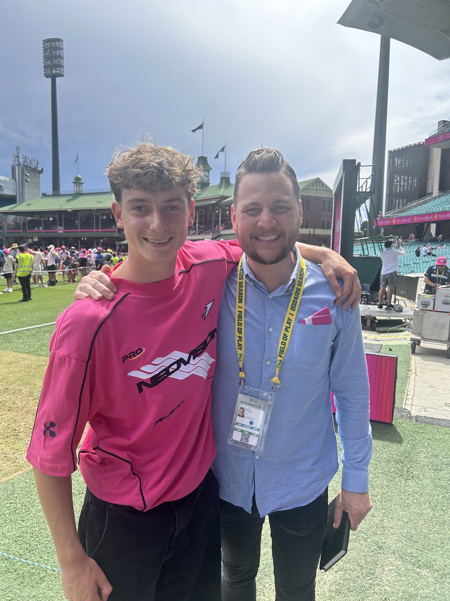 Two ⁦<a href="/MentoneCC/">Mentone Cricket Club</a>⁩ legends ⁦<a href="/peteduffy39/">Peter Duffy</a>⁩ ⁦<a href="/Quaddie_Master/">Lachlan Quinn</a>⁩. Thanks for the pic and good seeing you ⁦<a href="/collinsadam/">Adam Collins</a>⁩