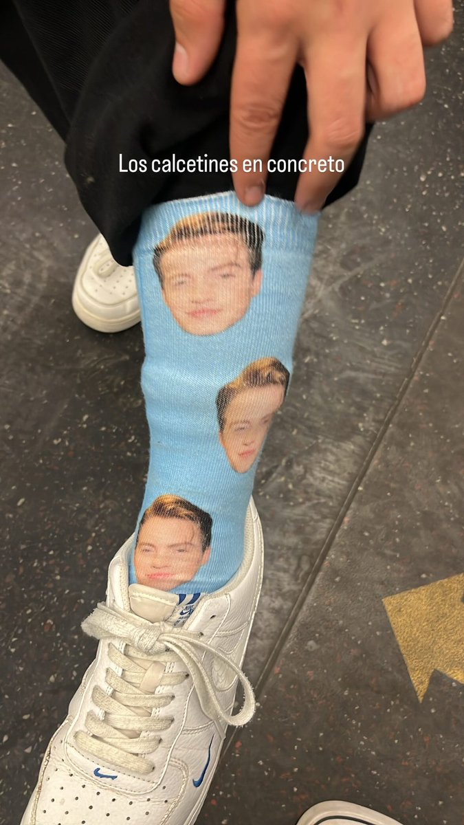 jakebledd's tweet image. Lo hicimos de nuevo, es de locos y esta vez gracias a mis calcetines #kitconnor #Romeo+juliet