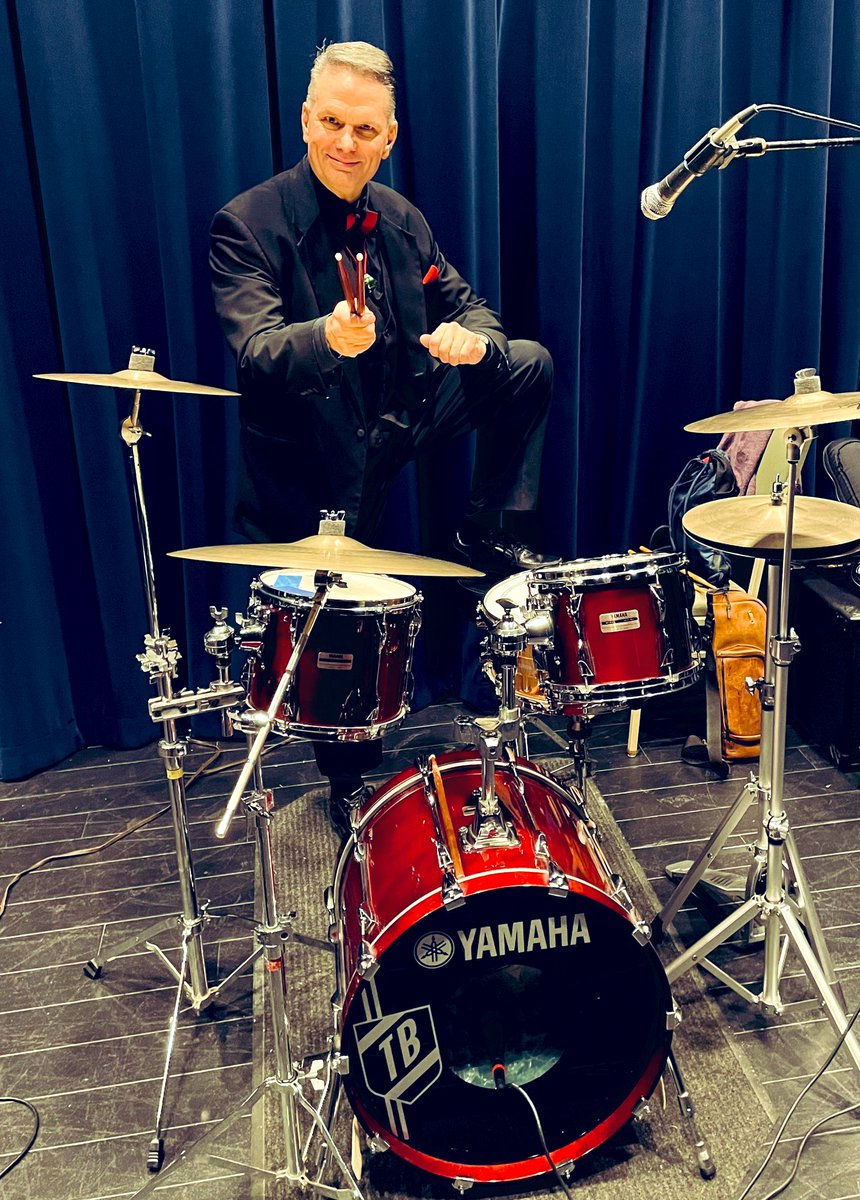 TommyBayiokos's tweet photo. Bandmates Barron on sax & singer Katie!β¨π₯πΌ #Stage #BandFun #TiesThatBind #Drummer #TommyBayiokos #TBay https://t.co/sTwn1vcVbv