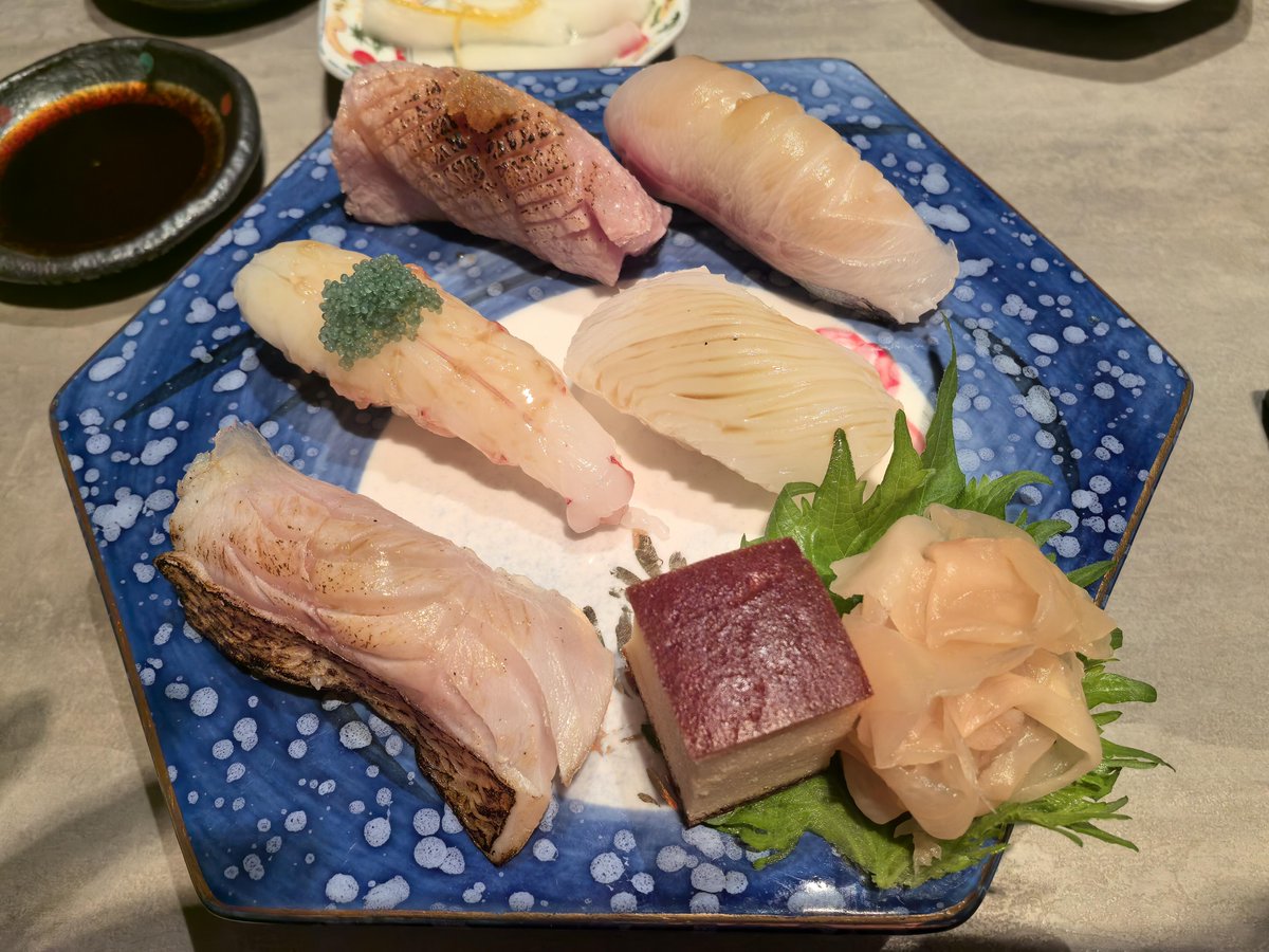 Dorothyovov's tweet image. 今日のお昼はこんな感じです〜
みんなが毎食楽しんでくれるといいですね😋