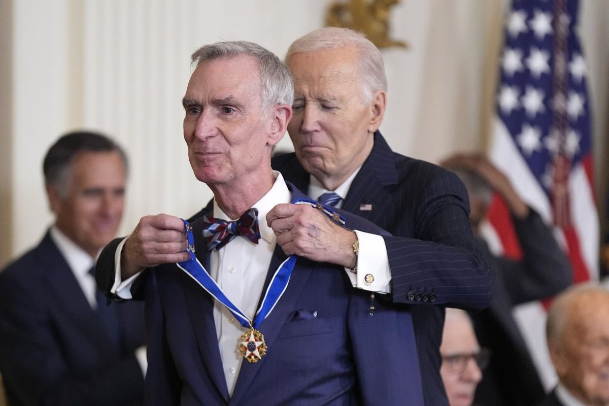 Schmahmann Lab (@schmahmannlab) on Twitter photo Huge congratulations to <a href="/BillNye/">Bill Nye</a> for being recognized with the Presidential Medal of Freedom today. Thank you for all you are doing for the <a href="/NAF_Ataxia/">National Ataxia Foundation</a> community, over and above your magnificent contributions to science education, mentoring, and inspiration for all these years. Huge congratulations to <a href="/BillNye/">Bill Nye</a> for being recognized with the Presidential Medal of Freedom today. Thank you for all you are doing for the <a href="/NAF_Ataxia/">National Ataxia Foundation</a> community, over and above your magnificent contributions to science education, mentoring, and inspiration for all these years.