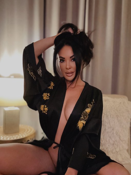 Watch Kaylani Lei's leaked NSFW photo on TwXstars