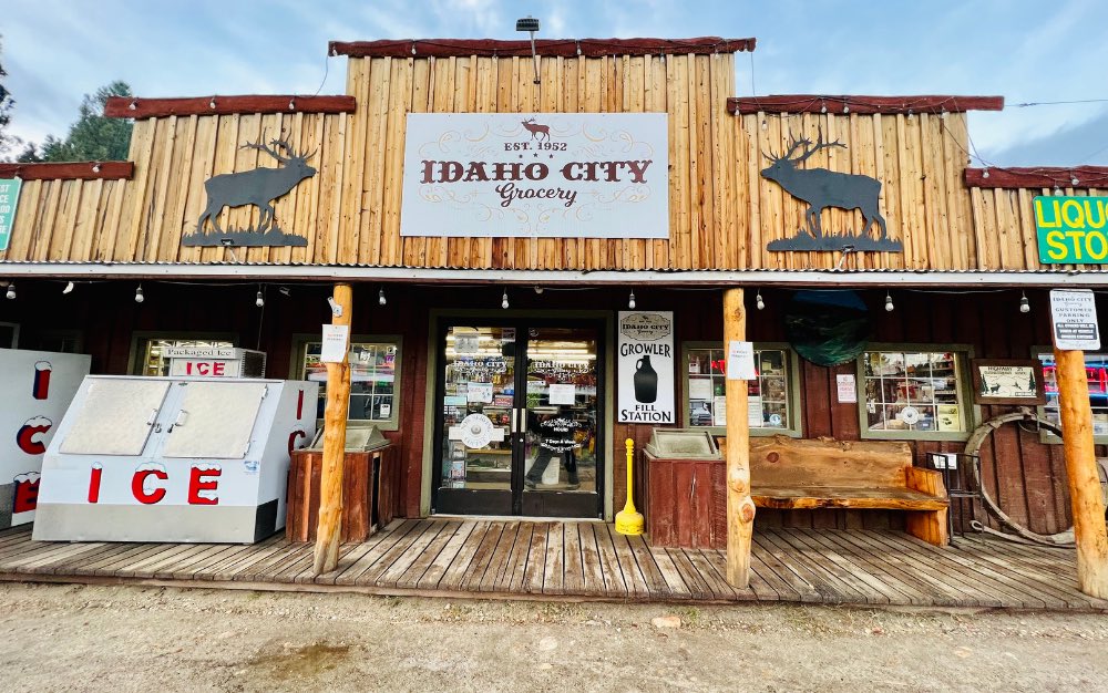 Mrs_JLove's tweet photo. Goals 🌲 ⛰️🌲🏔️🌲
#IdahoCity
#NotACity
#IdaHoe
#BoiseCounty
#DreamVille https://t.co/EPshiQjI3E