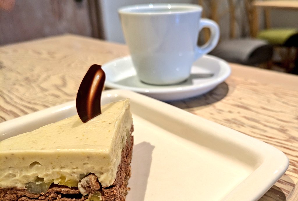 datch70683988's tweet photo. カフェ巡り☕
田園都市線・三軒茶屋駅近く
『CafeCafe』さん。
和栗とチョコのケーキ🍰
とっても美味しい😍
コーヒーとAimerさんで
ゆっくり🎧️
ごちそうさまでした🍛
#カフェ巡り #三軒茶屋 #CafeCafe #Aimer #Sign #狼と香辛料 https://t.co/AzRYT3wkeg