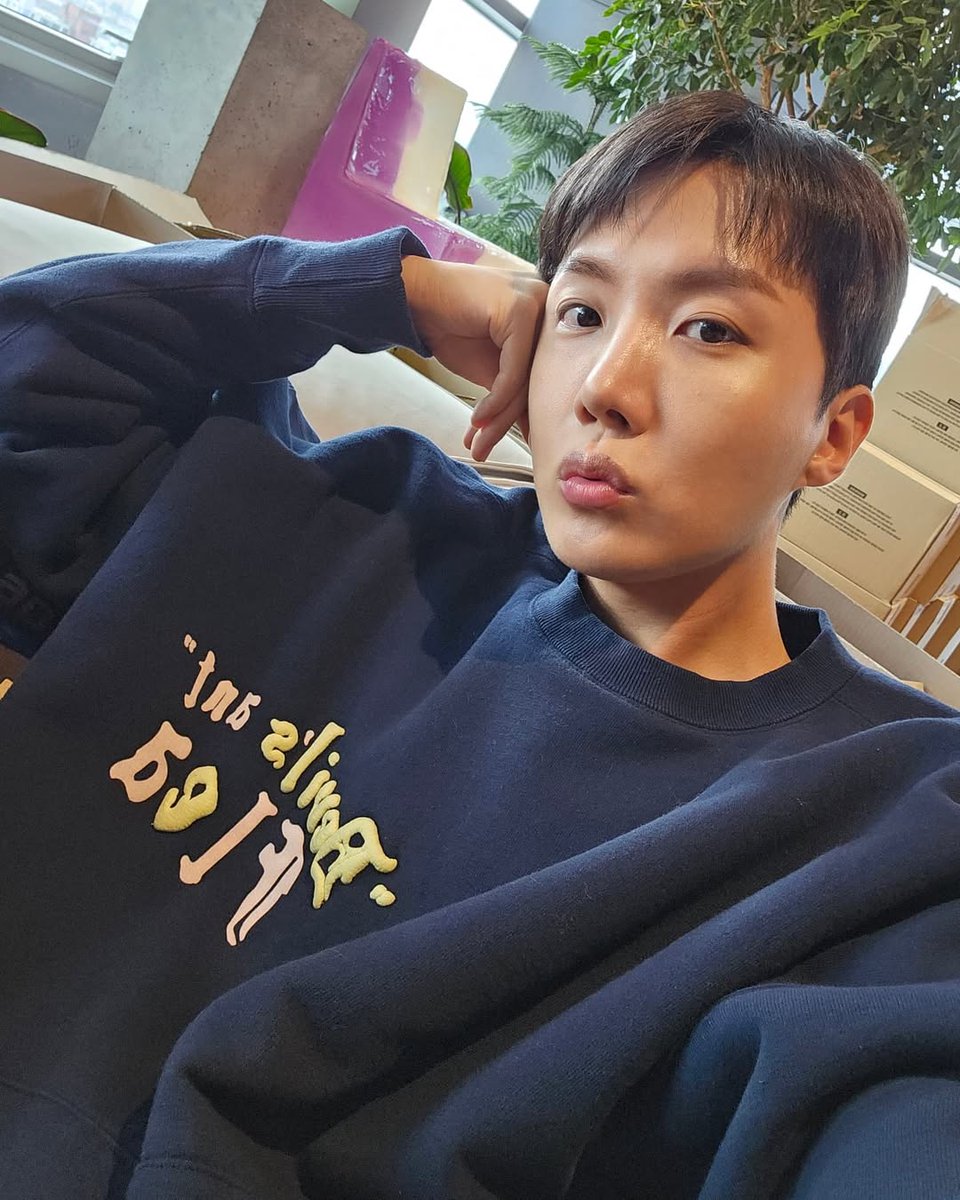 RM91227's tweet photo. Adios 2024🖤 https://t.co/3T6MNqV2yS