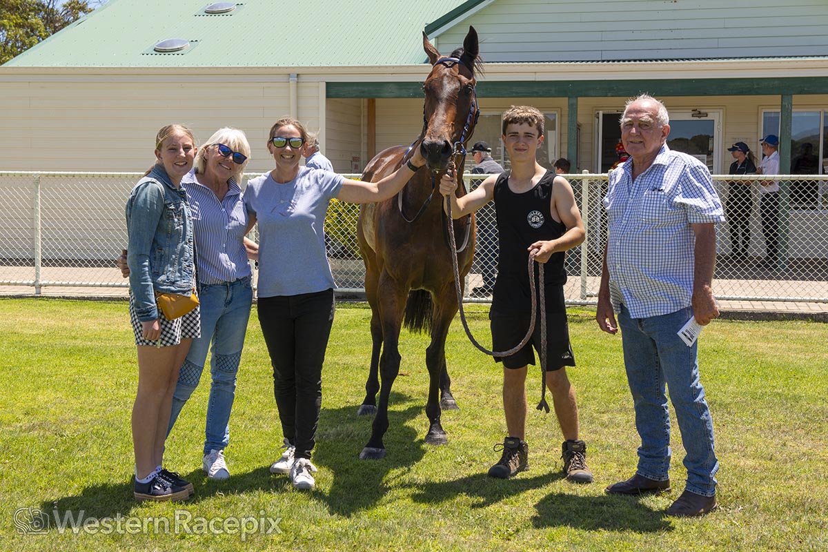 WesternRacepix's tweet photo. SAILORALONG- Albany Sunday 5th January
@AlbanyRacing #WesternRacepix #FitzpatrickPlateDay              

More 📸 https://t.co/XhRFkk00xX https://t.co/jxxMCBANbH