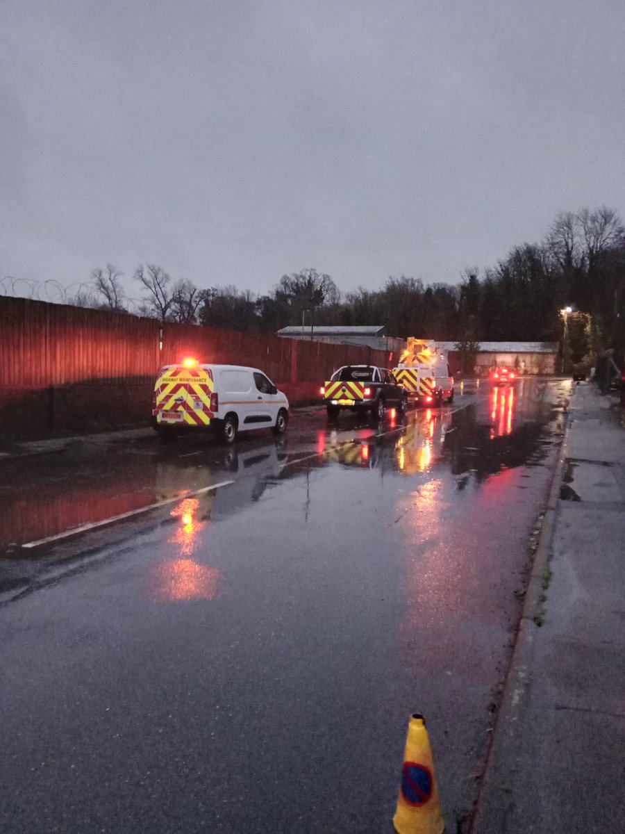 Suff_highways's tweet photo. 🚨The #AbnormalLoad is now leaving #IpswichDocks 🚨
We will issue location updates as much as possible today.
Please avoid the area where possible to avoid travel disruption.
For full details, please visit: https://t.co/e6Y48Sn1ZP #suffolk #Ipswich https://t.co/cwXxj5KrnZ
