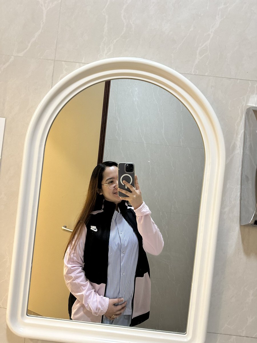 missbellyyy's tweet photo. #mirrorshot #nikejacket https://t.co/bASlimf6kw