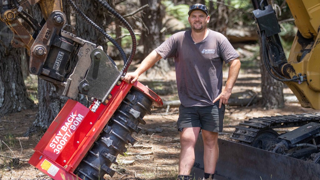 AustEarthmoving's tweet photo. Same Demuth from Demon Rural Services in the Southern Highlands of New South Wales specialises in Vegetation management and his chosen work tools are a Caterpillar 309 CR excavator with a Fecon FMX36 mulching head.

Watch the video here:
https://t.co/GfoLixbE2U https://t.co/DhLbeDS1Xt