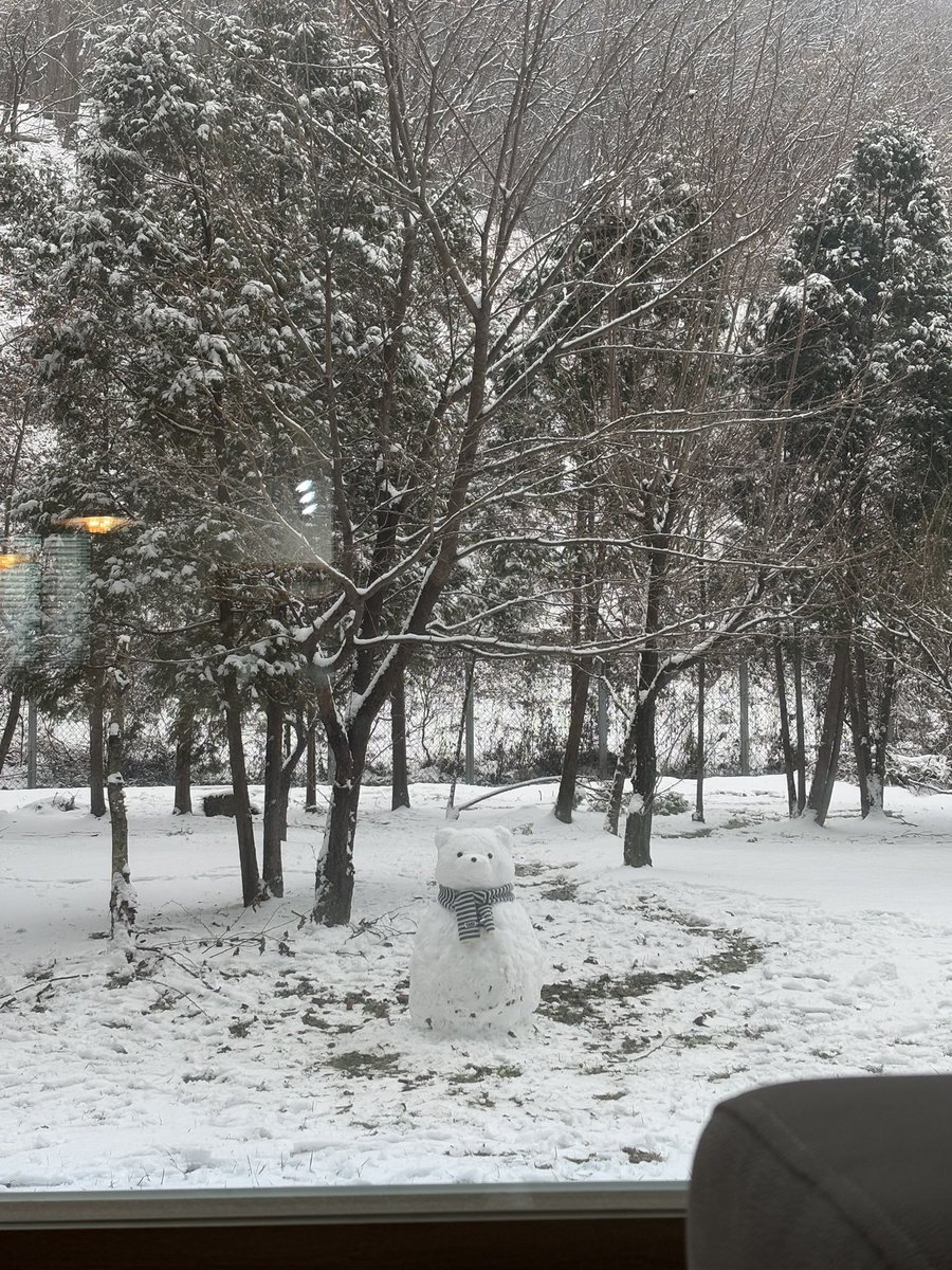 거실에서 딱보이는 위치에 곰도리눈사람 만들었다 귀여워🐻🐻