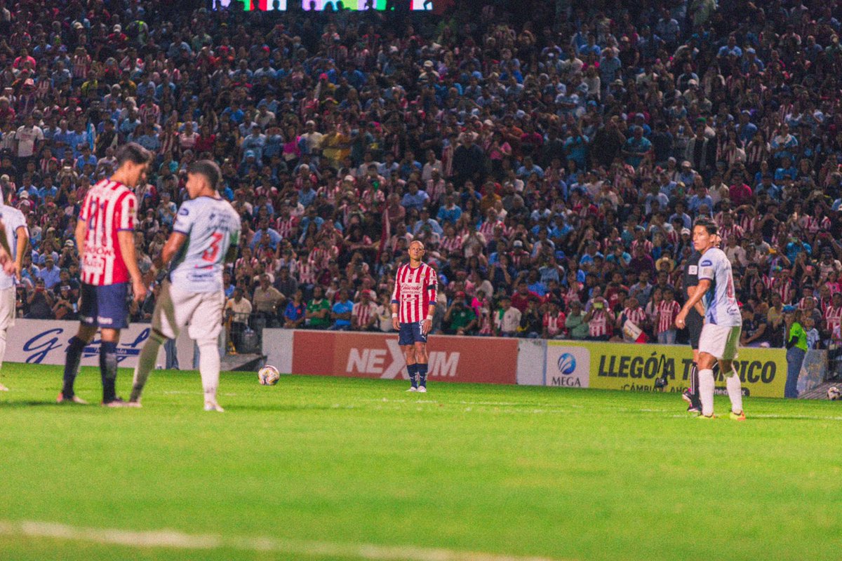dect1608's tweet photo. ¡De primera, de primera, @Armando_4T se armó un espectáculo de primera!
Más allá del fútbol, el “show” de una #CopaDIF #Altamira y unas @Chivas históricas con la leyenda de @CH14_ en sus filas; el audio ambiente de calidad internacional y la participación de un niño que fue el deleite de la noche como voz oficial del estadio #Tamaulipas ¡más noches como esta!
@JaibaBrava_TM 0-1 #Guadalajara