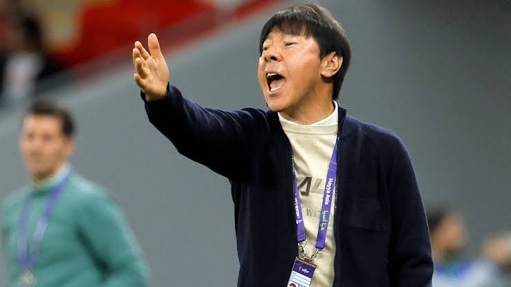 JhonSitorus_18's tweet photo. Shin Tae-Yong mau DIPECAT? ini rapornya :

✅️ Upgrade peringkat FIFA dari 173 ke 130
✅️ Lolos piala Asia 2023
✅️ Lolos Piala Asia U20 2023
✅️ Lolos Piala Asia U23 2024
✅️ Lolos Piala Asia 2027
✅️ Semifinal Piala Asia U-23 2024
✅️ 16 Besar Piala Asia 2023
✅️ Berpotensi lolos Piala Dunia 2026
✅️ Perunggu Sea Games 2023
✅️ Finalis AFF 2020
✅️ Finalis AFF U23 2023
✅️ Menang 2-0 lawan Arab Saudi
✅️ Timnas U23 Menang 1-0 lawan Australia