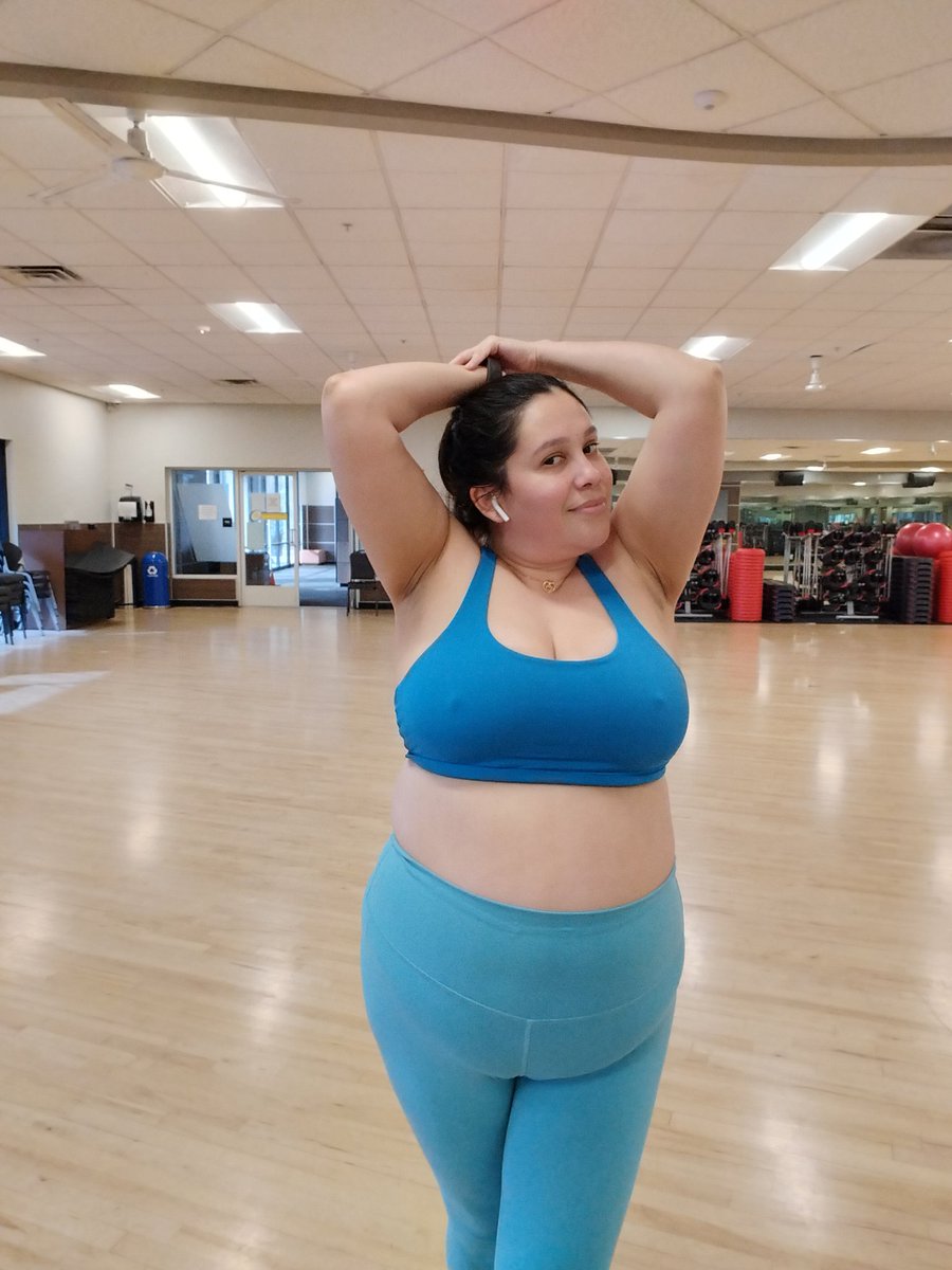 Sw33tBatata's tweet photo. Building my confidence at the gym 💪 Sometimes I'm embarrassed to pose. 🙈 #GymLife #FitnessJourney #ConfidenceBoost #selflove https://t.co/0fmtbSgM3X